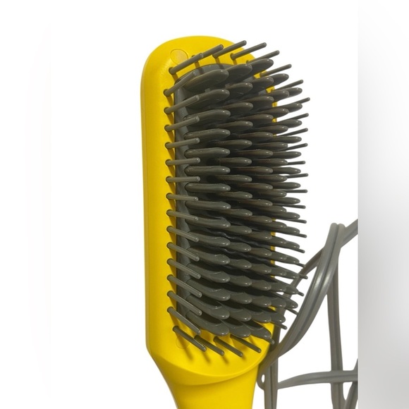 Drybar The Brush Crush Heated Straightening Brush – Yellow with Box - Picture 2 of 10